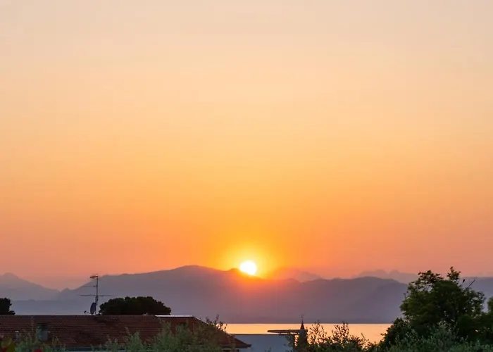 아파트 Ausblick Gardasee - Mit Seeblick, Infinity Pool, Garten Und Garage